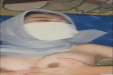 HIjab Masker Putih Merem Keenakan