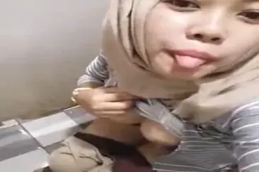Video Streaming Mahasiswi Hijab Pamer Susu